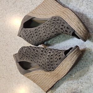 Marc Fisher Espadril  Wedge Sandal sz 8
